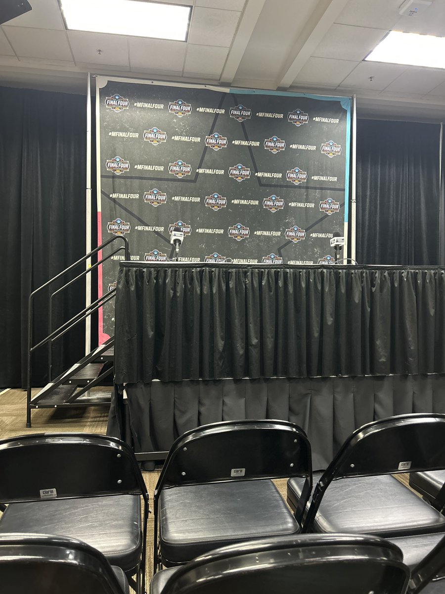 Touched down in San Antonio! Stay tuned for upcoming press conferences from all four head coaches and some players!

I will be covering the Reese’s All Star Game later today as well!