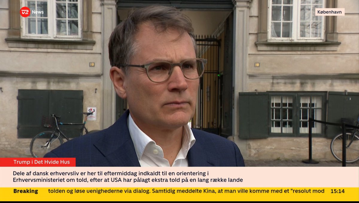 Hvad betyder den nye told for vores eksport? Og hvad kommer det til at betyde for vores producenter, når EU svarer tilbage med straftold i næste uge? Det er noget af den usikkerhed, der dominerer lige nu, sagde jeg til TV2 på vej til møde om situationen i Erhvervsministeriet.