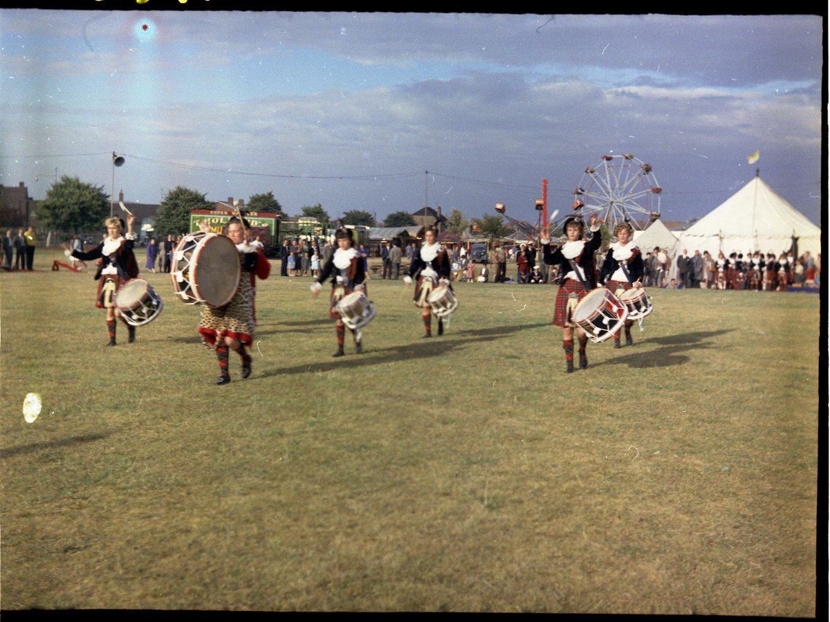 Valence House (@valencehouse) on Twitter photo Little drummer boys & famous local drumming girls for <a href="/WorldDrummerDay/">WorldDrummersDay</a>
(The girls were more famous for playing the bagpipes) Little drummer boys & famous local drumming girls for <a href="/WorldDrummerDay/">WorldDrummersDay</a>
(The girls were more famous for playing the bagpipes)