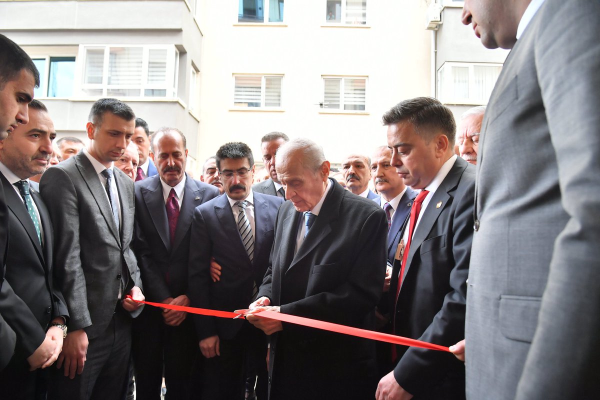 MhpAnkara06's tweet photo. Genel Başkanımız Sayın Devlet BAHÇELİ, “Türkiye Alparslan Türkeş Siyaset Akademisi Vakfı”nın yeni hizmet binasının açılış törenini gerçekleştirdi. https://t.co/mJc2amvlDG