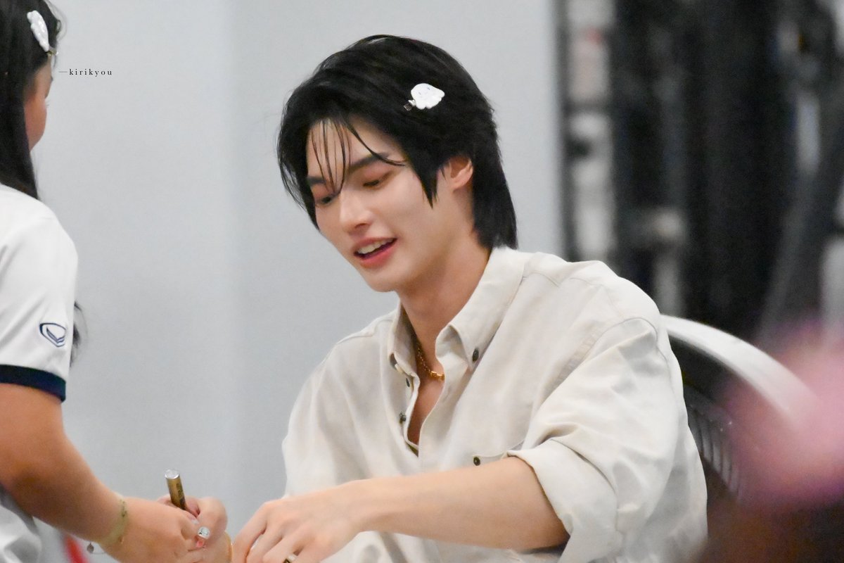 krk_2ge's tweet photo. หมวยยอมให้แค่กิ้บอ่อ

WIN 1ST FAN SIGN
#BKKIBF2025xWIN
#winmetawin @winmetawin https://t.co/VETJMwLb3i