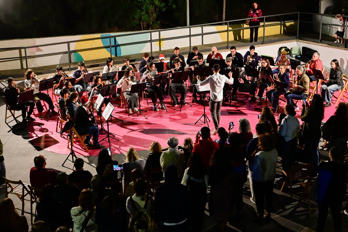 aytolpgc's tweet photo. 🎶Cuando la música une, la ciudad vibra

🎸Este 10 de abril, el Parque Doramas acoge nuestro Encuentro de Escuelas Municipales de Música

🪈Cerca de 200 estudiantes compartirán escenario con sus coros e instrumentos

📍Auditorio José Antonio Ramos
🕕18:00h
🎼Entrada libre https://t.co/zwqHqzuasH
