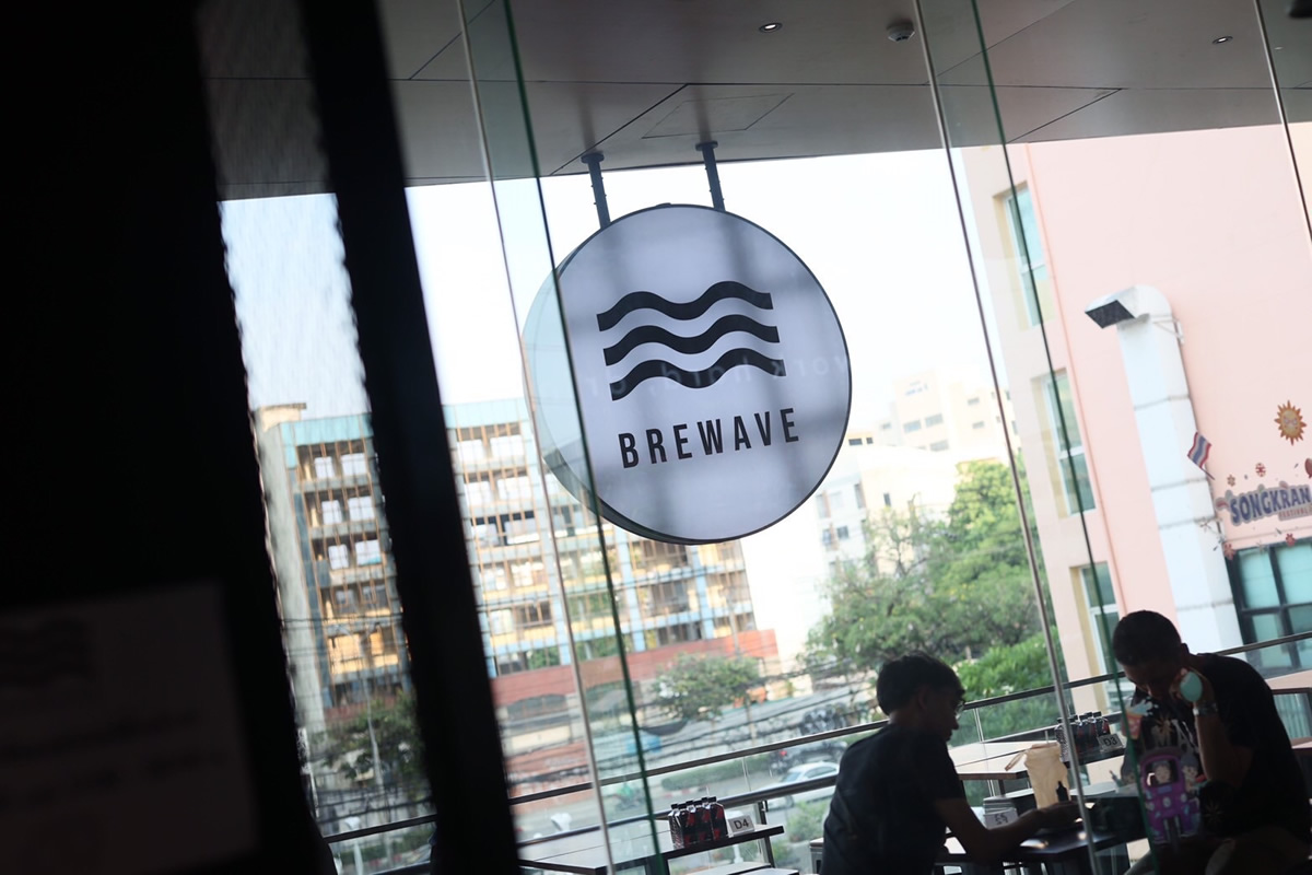 ThaiHyper's tweet image. 今夜はラチャダーへ！「FRIYAY! NIGHT」ただいま開催中
thaich.net/news/20250404f… 

#DesignVillage #FriYaYNight #Jetseter
#DesignVillageRatchada #Seamlessaspirationonratchada
#ดีไซน์วิลเลจรัชดา #รัชดานิสต้า