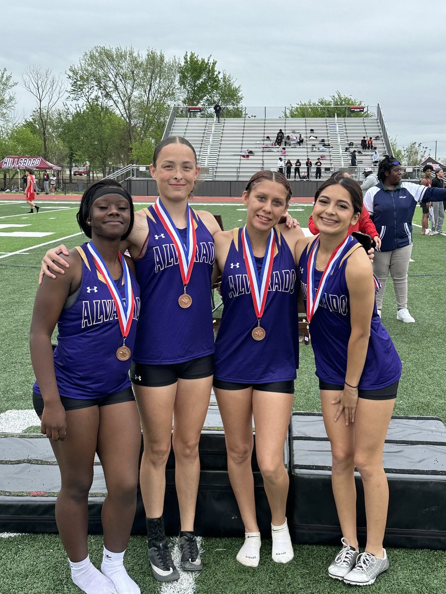🚨AREA QUALIFIERS 🚨

4x100m and 4x200m Relays
Selene Rosales
Yuniah Ombasa
Bryelle Thompson
Johnienna Moore