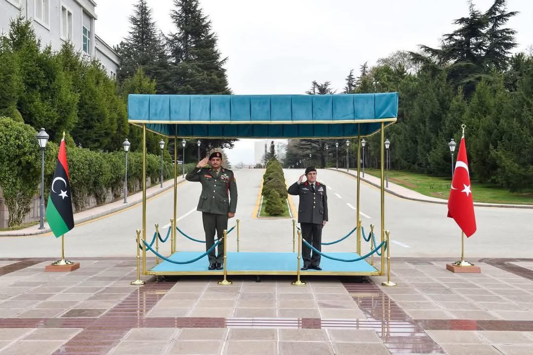 2HassanBe's tweet photo. Lieutenant General #Saddam Khalifa, Chief of Staff of the Libyan National Army's Ground Forces, arrived in #Turkey for an official visit. He was received in Ankara by General Selçuk #Bayraktaroğlu, Commander of the Turkish Land Forces.

The #Libya #LNA https://t.co/NGfGj3jAci