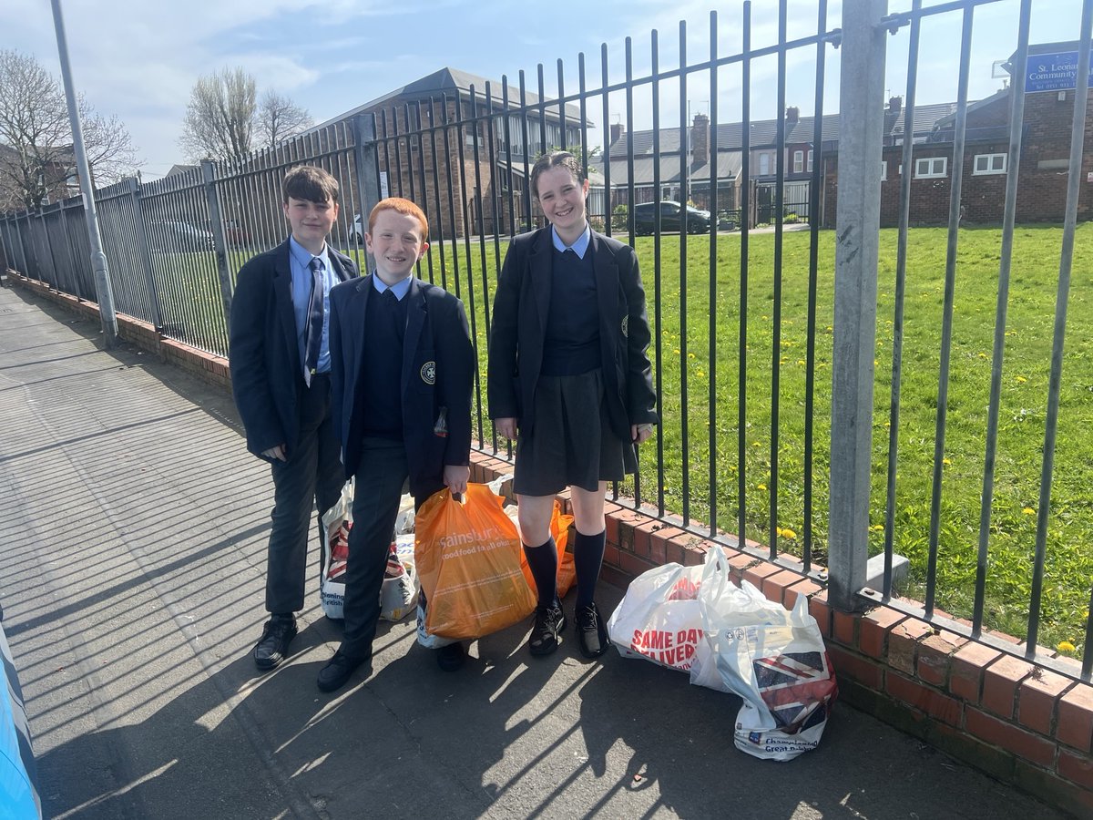 🥫🍲✝️Members of our #FaithInAction Group, took our Lenten Food Drive Donations to The Trussell Trust <a href="/SeftonFoodbank/">South Sefton Foodbank</a>.

Our school managed to donate a huge amount of food - an enormous thank you to all those who supported our #Lenten food drive!

#ToBeMore #ActsOfService