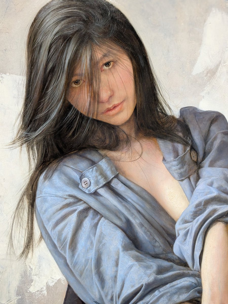 Pp1Zf1's tweet image. 今週のオヤジのリクエスト
「ホキ美術館コレクションを観てぇ」
って事で佐賀県立美術館へ。
パッと見、写真に見えるモノも油絵だったりする。
こうやって拡大して見ると油絵って分かるけど、現地で観ていた時は写真みたいに見えたなぁ👀
#佐賀県立美術館 #ホキ美術館 #写実絵画の精鋭展 #小尾修