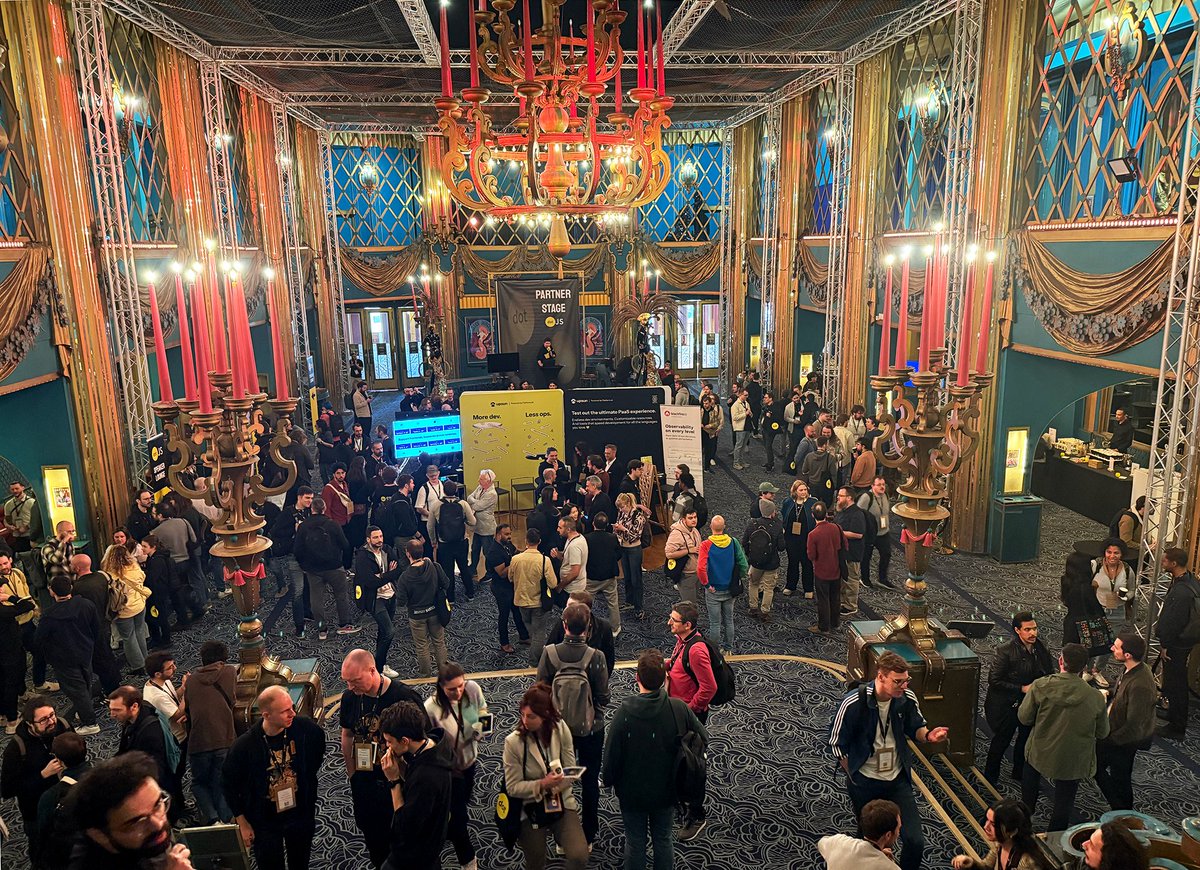lesjoiesducode's tweet image. Hier, j'ai eu le plaisir d'assister à la 10ème édition de la conférence JavaScript #dotJS, dans le cadre magnifique du théâtre des Folies Bergère ! 🎭
⚡️ Une journée intense, pleine d'énergie et d'idées autour de l'écosystème JS, avec des speakers de haut niveau comme…
