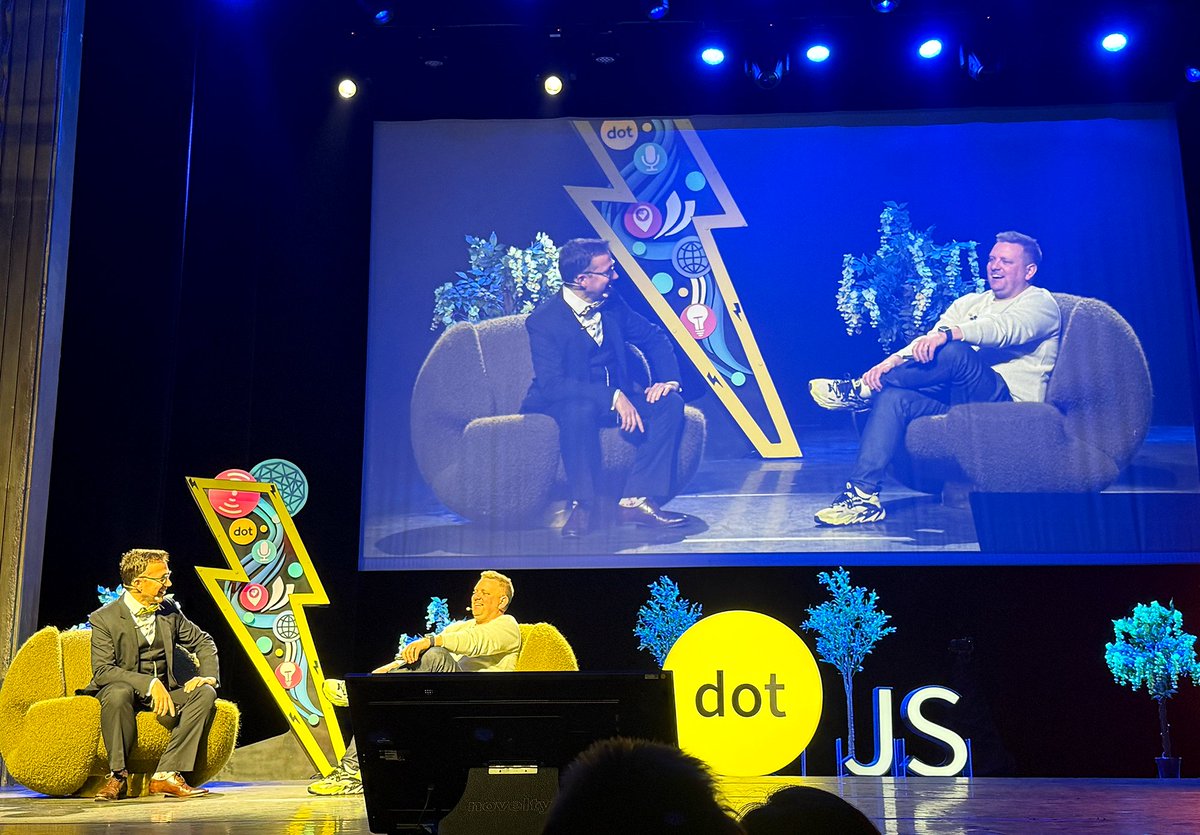 lesjoiesducode's tweet image. Hier, j'ai eu le plaisir d'assister à la 10ème édition de la conférence JavaScript #dotJS, dans le cadre magnifique du théâtre des Folies Bergère ! 🎭
⚡️ Une journée intense, pleine d'énergie et d'idées autour de l'écosystème JS, avec des speakers de haut niveau comme…