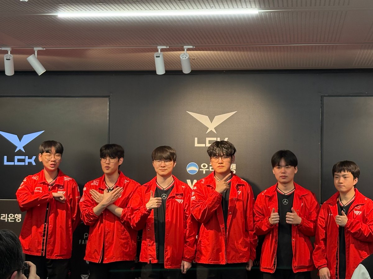 Doran & Oner & Faker & Gumayusi & Smash & keria ©玩加電競#T1WIN