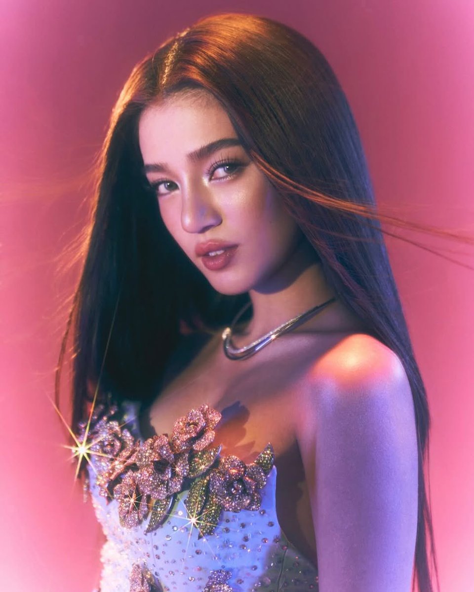 dearlydonbellez's tweet photo. Mama Mary serving us visuals https://t.co/Cvum2xZcTA