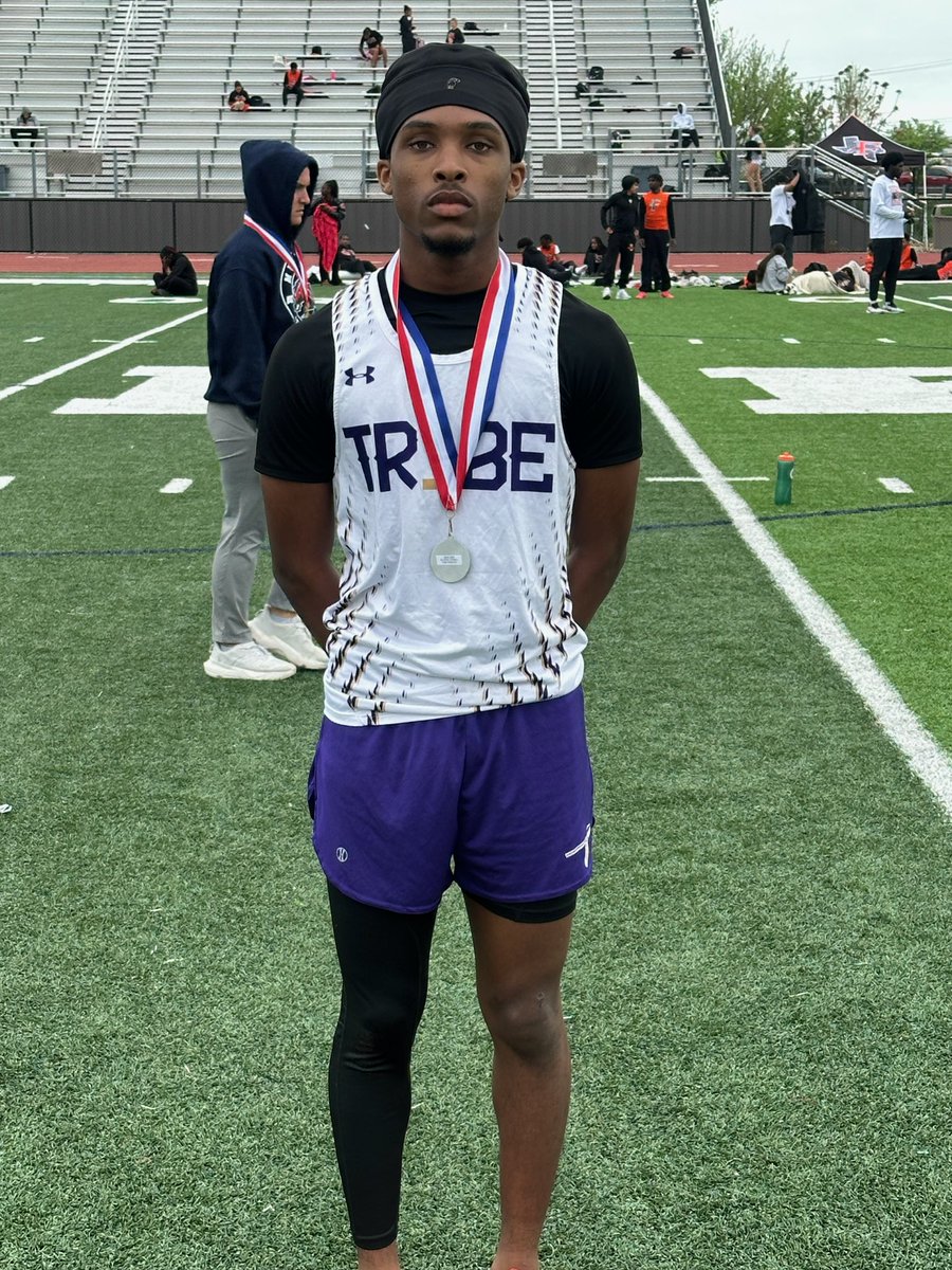 🚨AREA QUALIFIER 🚨

DeUndra Foster
110m Hurdles - 2nd Place
300m Hurdles -  3rd Place
