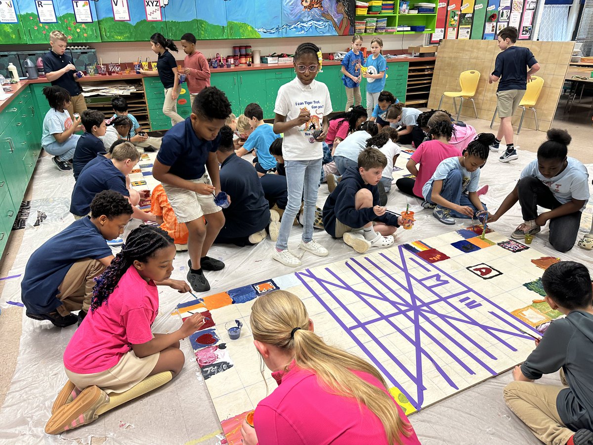 mmporter's tweet photo. We are working on our Faith Ringgold inspired farewell mural quilt today for STEAM day!! @spaldingdrive @principalSDE @FultonCoSchools @ArtsFCS https://t.co/UT3BnaFWea