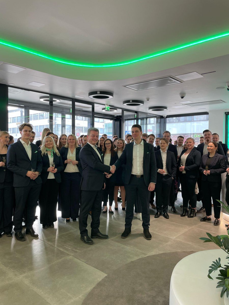 Tänään oli toimitusjohtajamme Karri Alameren vuoro vierailla Seinäjoen keskustan konttorilla. Konttorin suuri joukko otti Karrin innolla vastaan, lisäksi Karri pääsi tapaamaan median edustajia sekä asiakkaita. Ensi viikolla Karri käy vielä parissa konttorissamme.