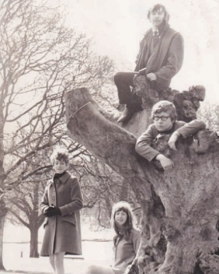 PAUL BRADY: THE BIG INTERVIEW WITH COLIN RANDALL, PART 2

Paul plays a second sold out show at Bush Hall tonight.

Here's Part 2 of “The Big Interview" on Salut! Live.

salutlive.com/2025/03/salut-…