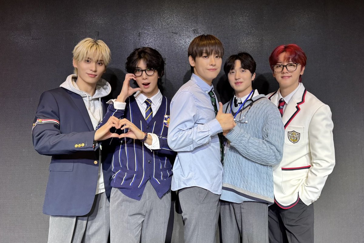 SF9_FANCLUB's tweet photo. [📸] 25.04.04 SF9 MINI ALBUM [LOVE RACE] 팬 사인회 (애플뮤직)

#SF9 #에스에프나인 #LOVE_RACE https://t.co/eCGSyCLY2C