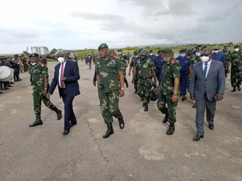 mediacongo's tweet photo. #Ituri : Rejetant toute les rumeurs annonçant sa fuite, Jules #Ngongo, porte-parole #FARDC/Ituri, a déclaré que le gouverneur Johnny #Luboya a quitté #Bunia pour une mission officielle de 10 jours à #Kinshasa durant lesquelles il va bénéficier de plusieurs audiences avec sa hiérarchie en vue de trouver des solutions aux problèmes sécuritaires et de développement de sa province !
