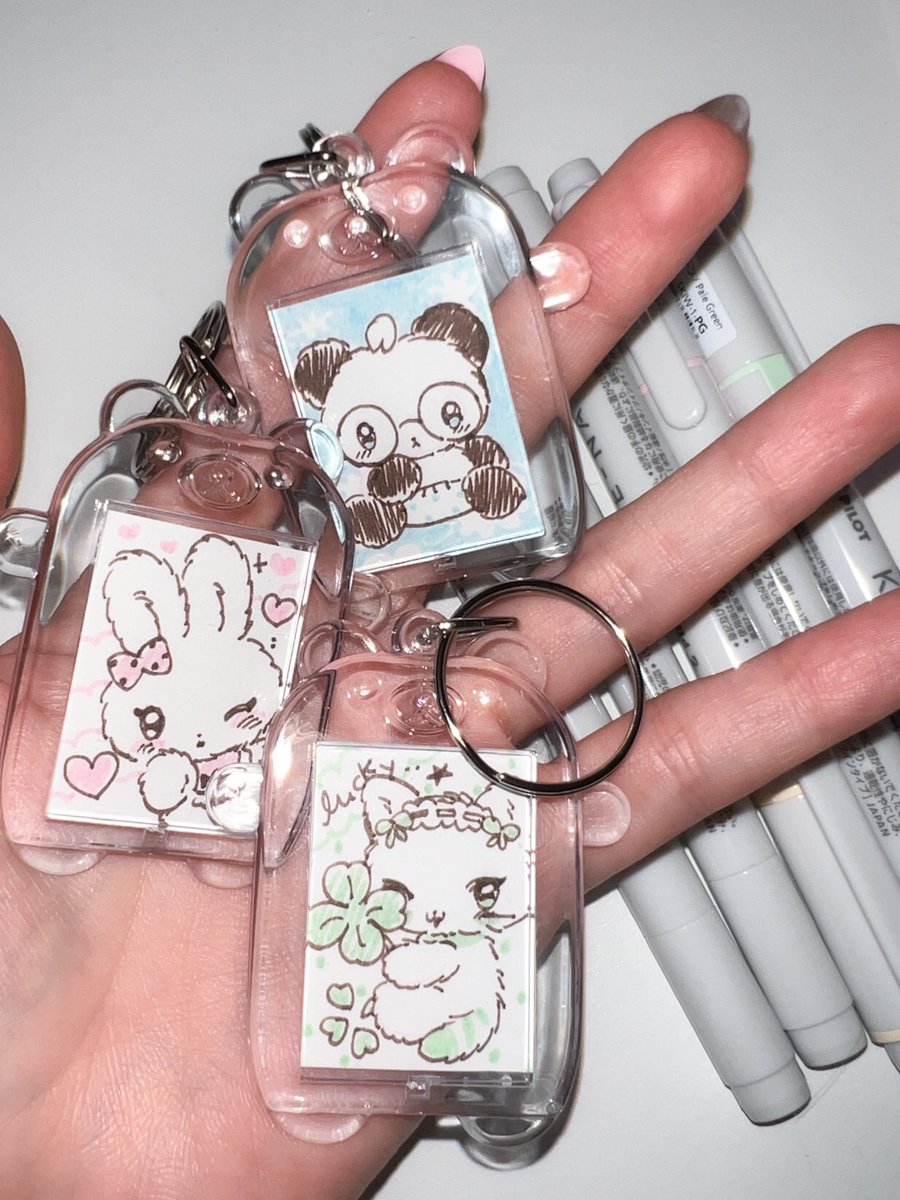 seolkee_illust's tweet photo. #rt
기분 조아서 4/4 깜짝 이벤트💕하나 더..🐻

곰도리 키링 안에 아방큐티깜찍이 
오마카세 동물그림 담아드려요~😋

당발은 다음 주 월요일ฅ(‗• ·̫ •‗ฅ) https://t.co/1B30PiRoiS