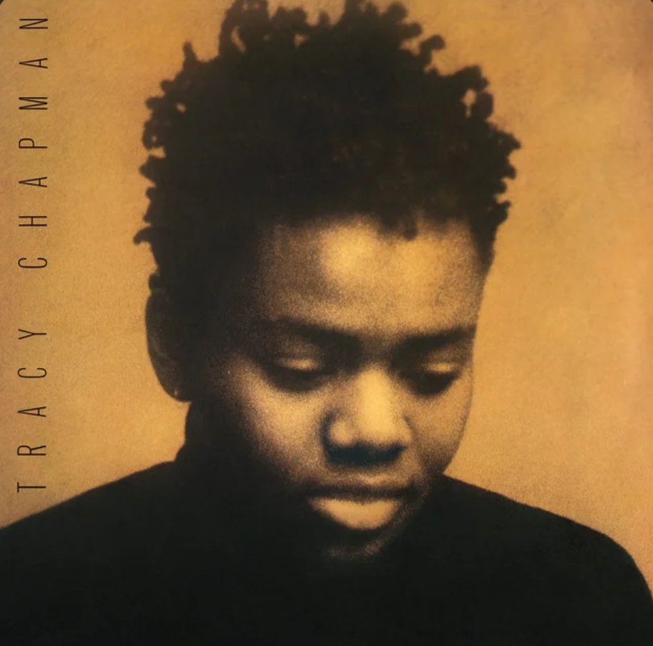 nekonekonekomu's tweet photo. 【#本日の選曲🎧】
#First_car
#Tracy_Chapman
彼女がデビューした時を覚えている
単調なギターのフレーズ
低く語りかけるような歌唱
暗く色のないMV
ハードロックに身を置いていた私は
たった一度、聴いただけで
あっさりとチャップマンを忘れた
↓続く https://t.co/CMx3rwnapW