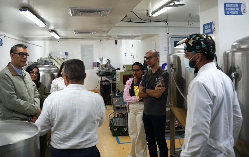 La Universidad Santiago de Cali, continua consolidándose como un referente en investigación e innovación, estrechando la relación entre el sector académico y productivo. En este contexto, la facultad de Ciencias Básicas y la Facultad de Ingeniería recibieron la visita de un