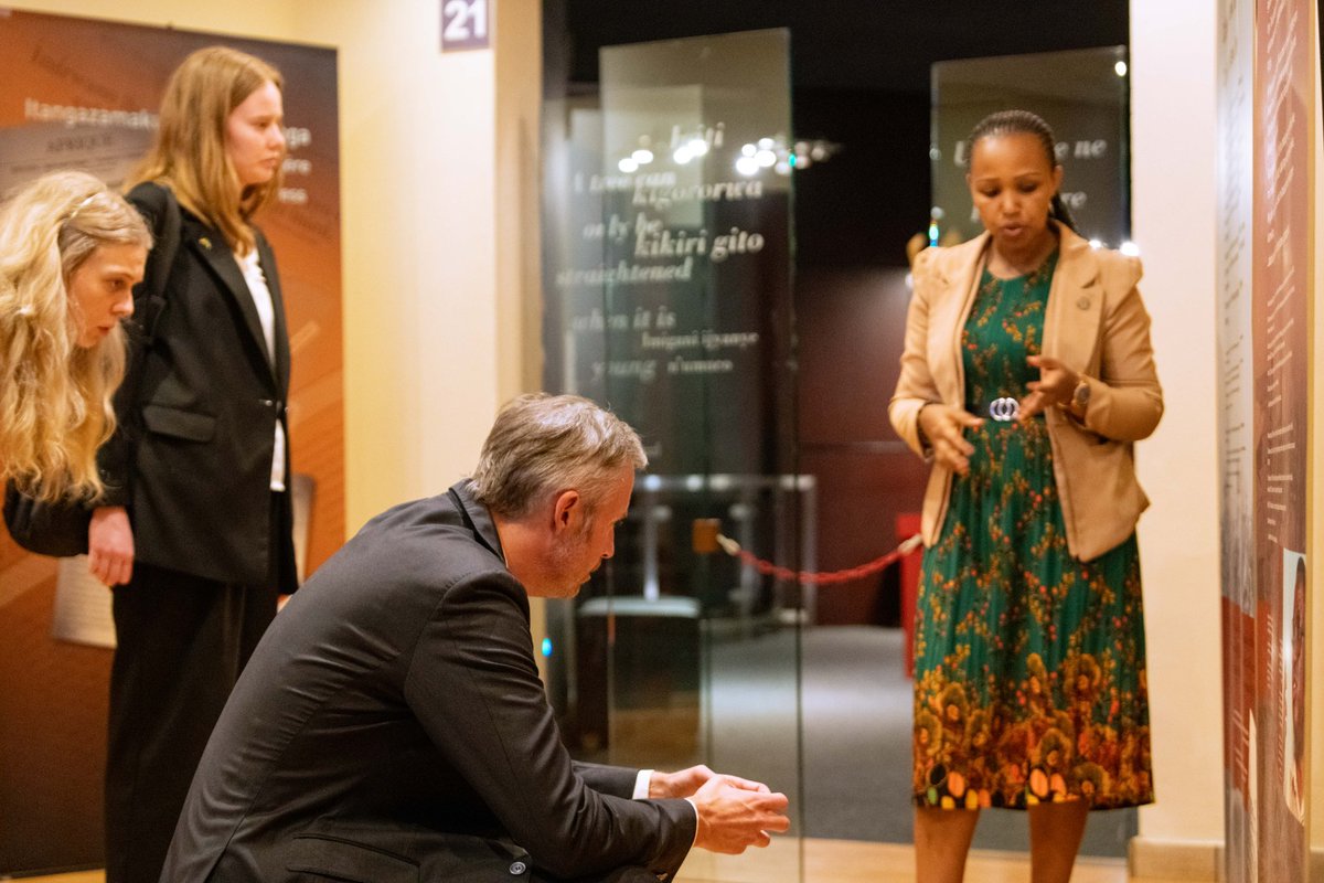 SwedeninRW's tweet image. Ambassador Sjöögren and the new embassy staff recently visited @kigali_memorial to learn more about the 1994 Genocide against the Tutsi and pay respect to the victims.
Thank you @kigali_memorial and @aegistrust for the guided tour and for the important work that you do.