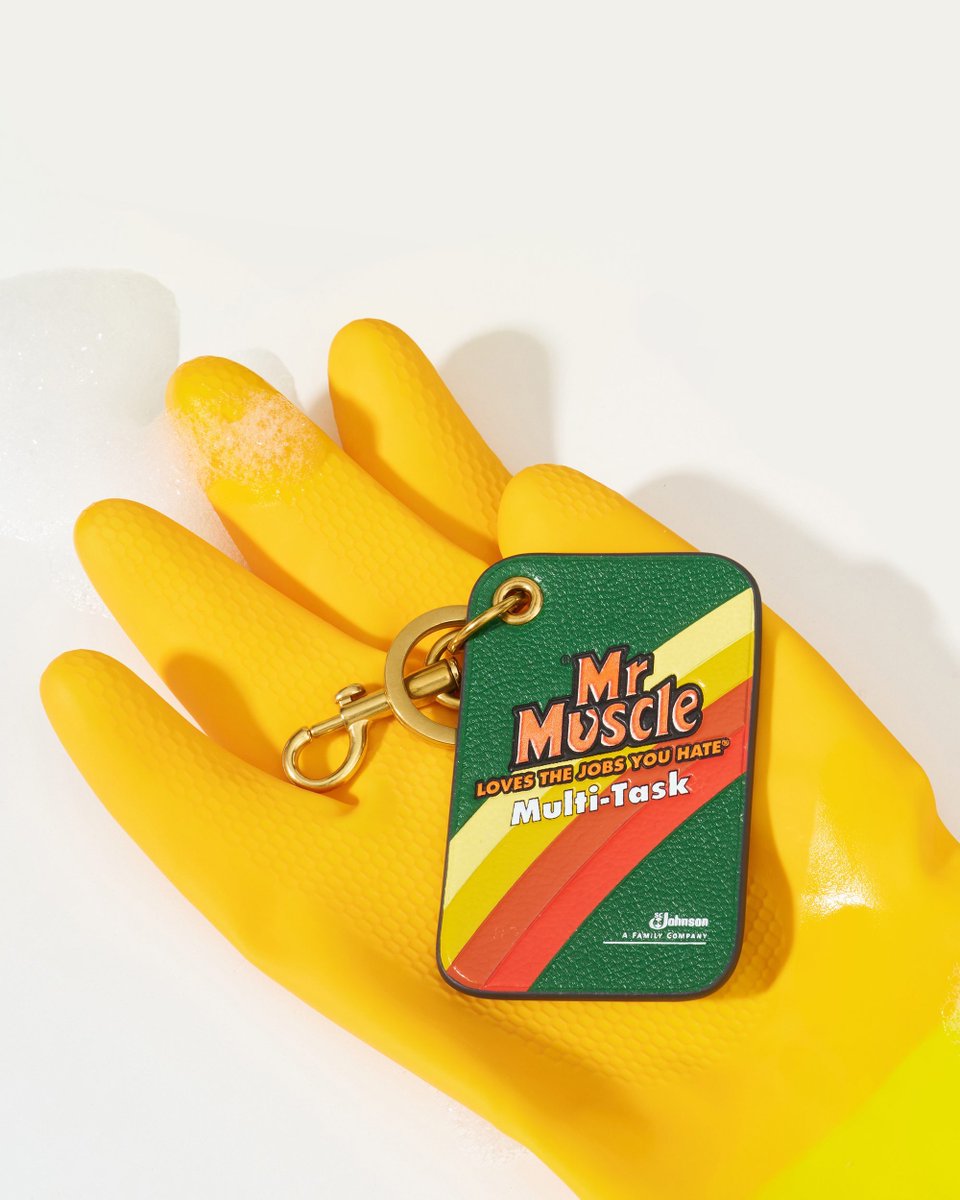 anyahindmarch's tweet photo. Just dropped: Your Spring cleaning essentials 🧽🫧

Cleaning just got more fun with our #AnyaBrands collaboration featuring Mr. Muscle. 

Discover the Mr Muscle collection: https://t.co/R9XgRI041L

#AnyaHindmarch #SpringCleaning https://t.co/UrjakNVhnv