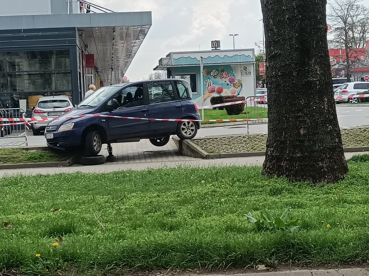 Čik parkiraj ovako?!