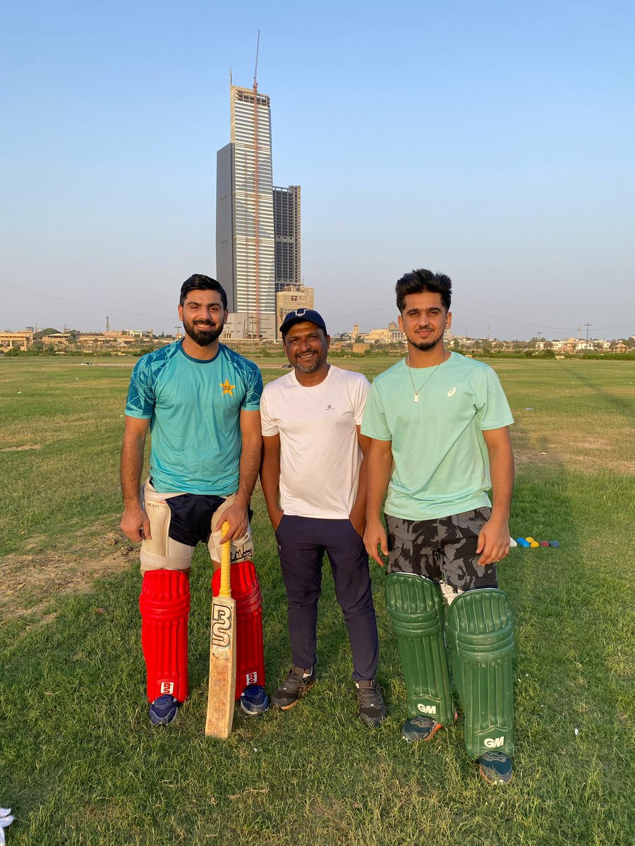 Top session with Hanif bhai 💪 Looking forward to an exciting season ahead. Remember the Peshawar Zalmi boys in your prayers.

#PSL