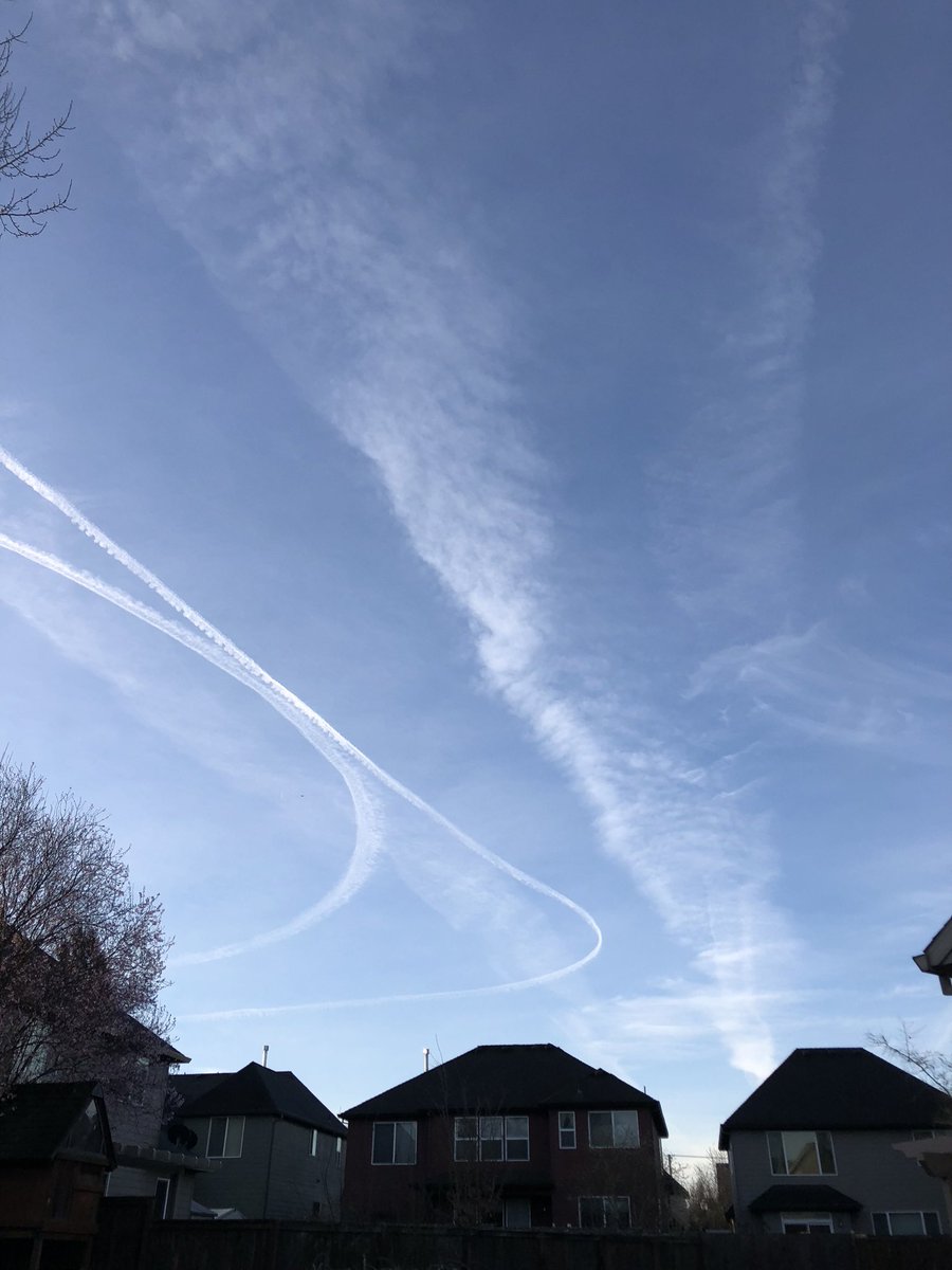 LeeDetto's tweet photo. @Chemtrail101 How many do you want? I have hundreds n hundreds of pics over the last decade or so #EndGeoEngineering @SecKennedy @RobertKennedyJr @NicoleShanahan @POTUS @realDonaldTrump #WTFtrump #WTFrfk https://t.co/X3CnuirOvf