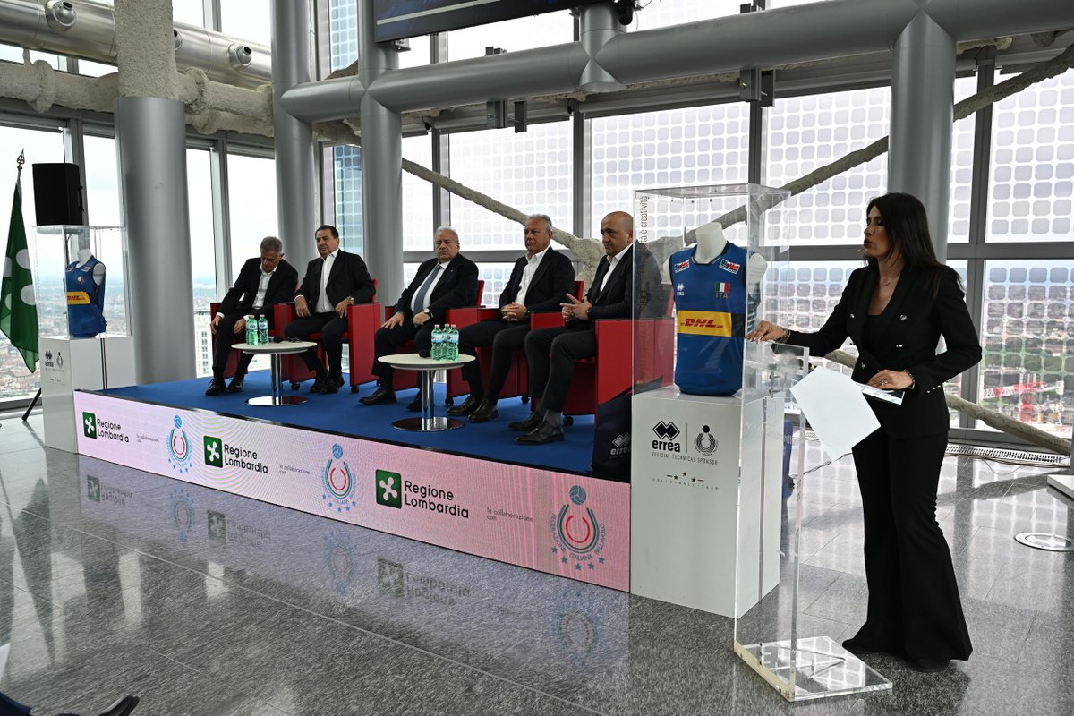 Federvolley's tweet photo. 🚨 🇮🇹   𝐌𝐚𝐫𝐭𝐞𝐝ì 𝟔 𝐦𝐚𝐠𝐠𝐢𝐨 𝐚 𝐌𝐢𝐥𝐚𝐧𝐨 𝐥𝐚 𝐩𝐫𝐞𝐬𝐞𝐧𝐭𝐚𝐳𝐢𝐨𝐧𝐞 𝐝𝐞𝐥𝐥𝐚 𝐬𝐭𝐚𝐠𝐢𝐨𝐧𝐞 𝟐𝟎𝟐𝟓 𝐝𝐞𝐥𝐥𝐞 𝐧𝐚𝐳𝐢𝐨𝐧𝐚𝐥𝐢 𝐚𝐳𝐳𝐮𝐫𝐫𝐞 𝐝𝐢 𝐩𝐚𝐥𝐥𝐚𝐯𝐨𝐥𝐨❗️

🗒️ LA NOTIZIA:   https://t.co/Tr3zHMefZK

#LaNazionale | @RegLombardia https://t.co/nQdF8Rp47K