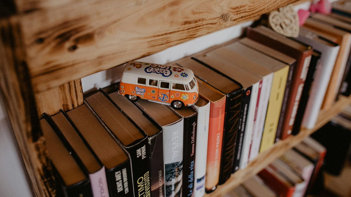 La 2 (@la2_tve) on Twitter photo El bibliobús acerca la lectura a los pueblos sin biblioteca
En España existen más de 4.500 bibliotecas públicas, aproximadamente una por cada 10.400 habitantes
Te lo contamos en <a href="/PaginaDosRTVE/">Página Dos</a>
rtve.es/n/16518799 El bibliobús acerca la lectura a los pueblos sin biblioteca
En España existen más de 4.500 bibliotecas públicas, aproximadamente una por cada 10.400 habitantes
Te lo contamos en <a href="/PaginaDosRTVE/">Página Dos</a>
rtve.es/n/16518799