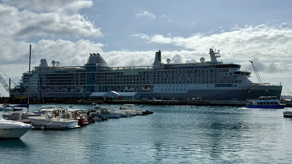 CruiseWithGary's tweet photo. I’m sailing on @Silversea #SilverRay and we sailed in to the Royal Naval Dockyard in #Bermuda this morning for an overnight stay. We’re on a transatlantic crossing from Fort Lauderdale to Lisbon. Our next stop - two Azores Islands. #CruiseWithGary https://t.co/oIegHYZbE2