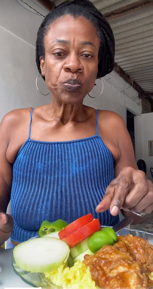 adoro ver esse querida almoçando no tiktok, ela corta a salada tão fininha 🥰
