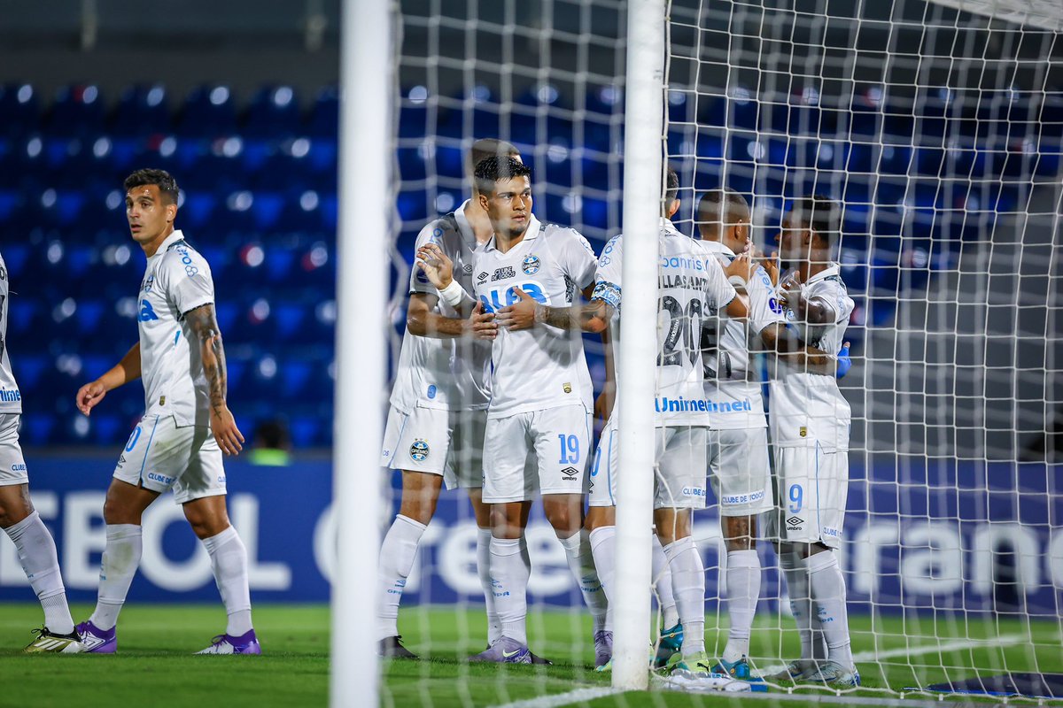 Muito importante para a equipe começar a <a href="/Sudamericana/">CONMEBOL Sudamericana</a> dessa maneira!

Temos que continuar por esse caminho, somando cada um desde onde for necessário e conquistando resultados! 

Vamos, <a href="/Gremio/">Grêmio FBPA</a>! 🇪🇪