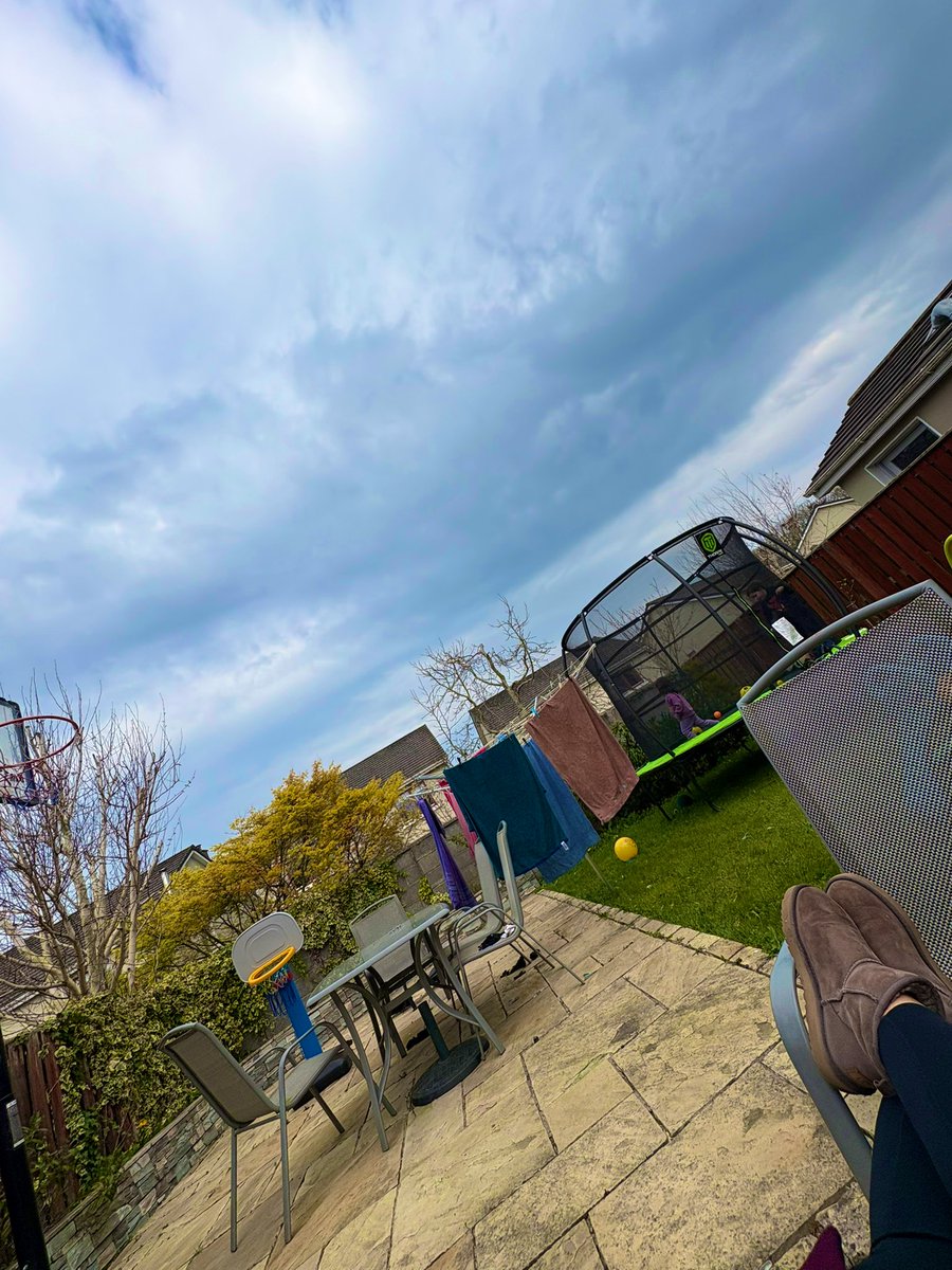 When you’re told by a sassy three year old to sit down and watch her bounce you have to listen 🙈 happy Friday!