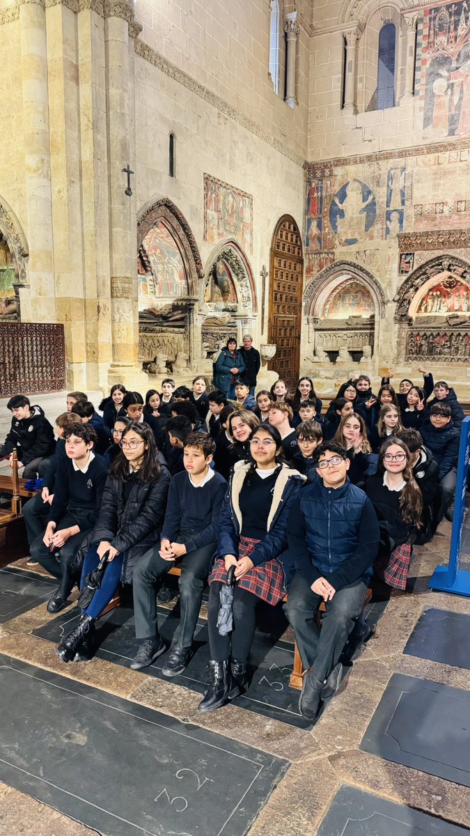 5º y 6º E. Primaria @misionerassa celebran el Día de Escuelas Católicas 2025.

En el Año Jubilar, participaron en una Eucaristía en la Catedral de Salamanca, presidida por el obispo D. José Luis Retana, reafirmando nuestro compromiso con la educación en valores. ¡Gracias a todos!