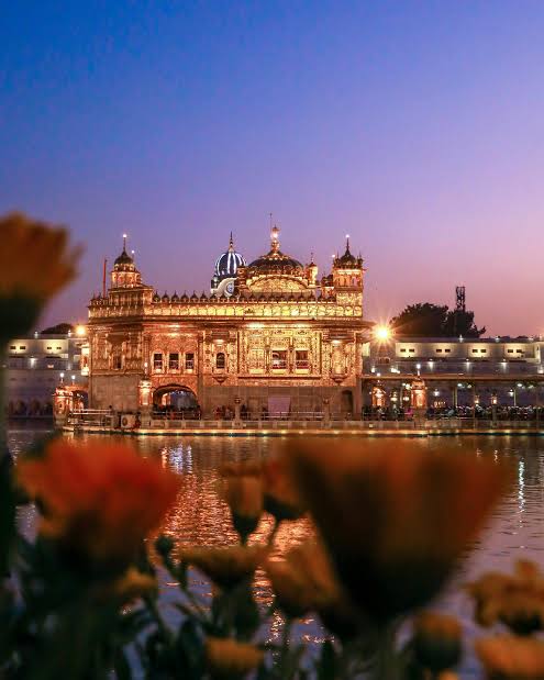 Dilreetkaur14's tweet photo. Equality is not just a word in Sikhism it is a way of life. We see no caste, no religion, only humanity!  #SikhsForEquality #WaqfAmendmentBill #ElonMusk #stockmarketcrash #ABSCBNBall2025 #EN_Loose #JHOPE #Trump #LaCasaDeLosFamosoCol #EN_Loose_OutNow https://t.co/PLnAvo2mqL
