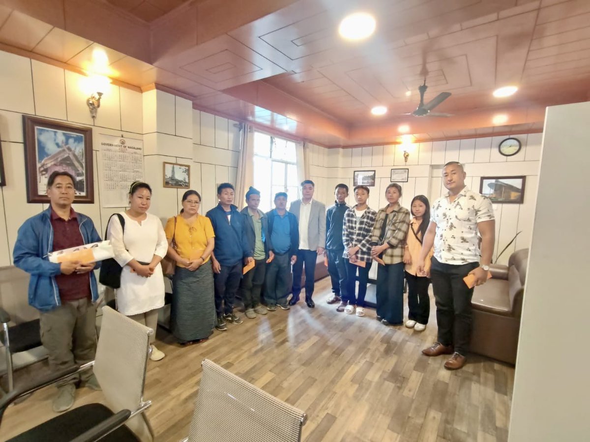 DC &amp; Chairman DDMA Kohima hand over immediate relief assistance to victims of fire on 2/4/25 at Officer's Hill Kohima.