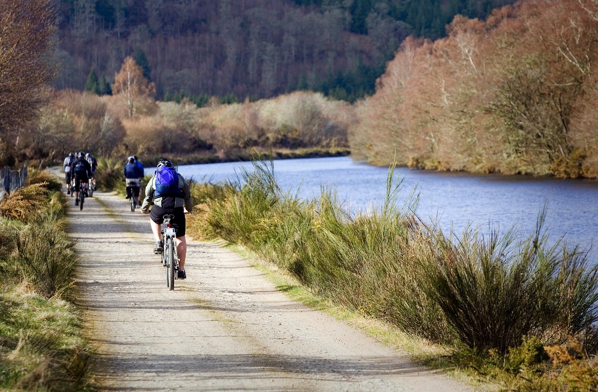 Spring has sprung on our beautiful network and there's plenty of #CanalMagic to be discovered this weekend!

Be sure to share your snaps with us 📸 we love to see what you get up to!

Where is your favourite spot to visit along our waters? 💭

#Spring #Boating #Canals