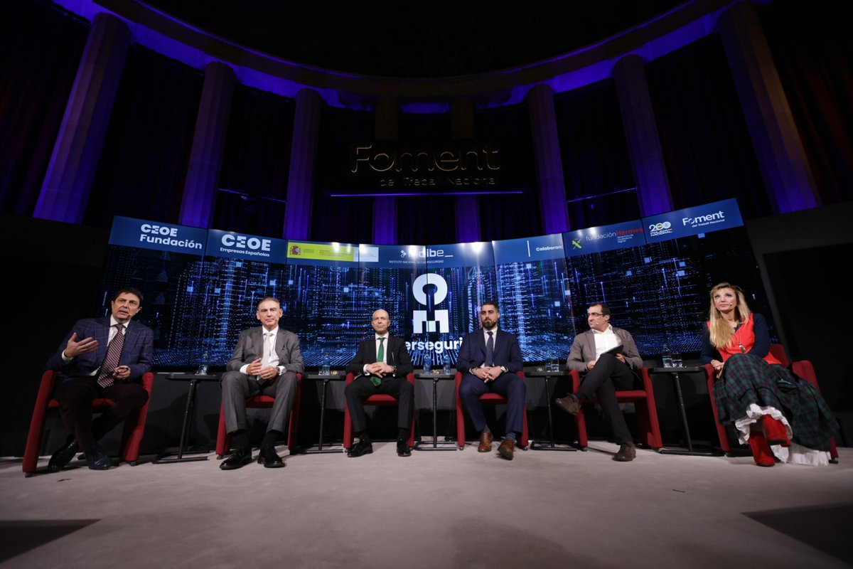 <a href="/Fundacion_Ceoe/">FundacionCEOE</a> <a href="/INCIBE/">INCIBE</a> <a href="/mintradigital/">Ministerio Transformación Digital Función Pública</a> <a href="/fatimaempleo/">Fátima Báñez</a> <a href="/gencat/">Generalitat de Catalunya</a> <a href="/guardiacivil/">Guardia Civil</a> 🏛️ La 2a taula, “La Visió de les Empreses”, ha reunit cinc veus del sector privat i acadèmic:

🔹<a href="/Flamerich/">Carles Flamerich</a> (Apolo Analytics)
🔹David Garriga (Grup SIRT)
🔹Sergi Carmona (<a href="/Agbar/">Agbar</a>-Veolia)
🔹Luís Vera (ACKENT)
🔹<a href="/AranteguiLaura/">Laura Arantegui Arràez</a> (Càtedra INCIBE-<a href="/univgirona/">Universitat de Girona</a>)

Moderada per Salvador