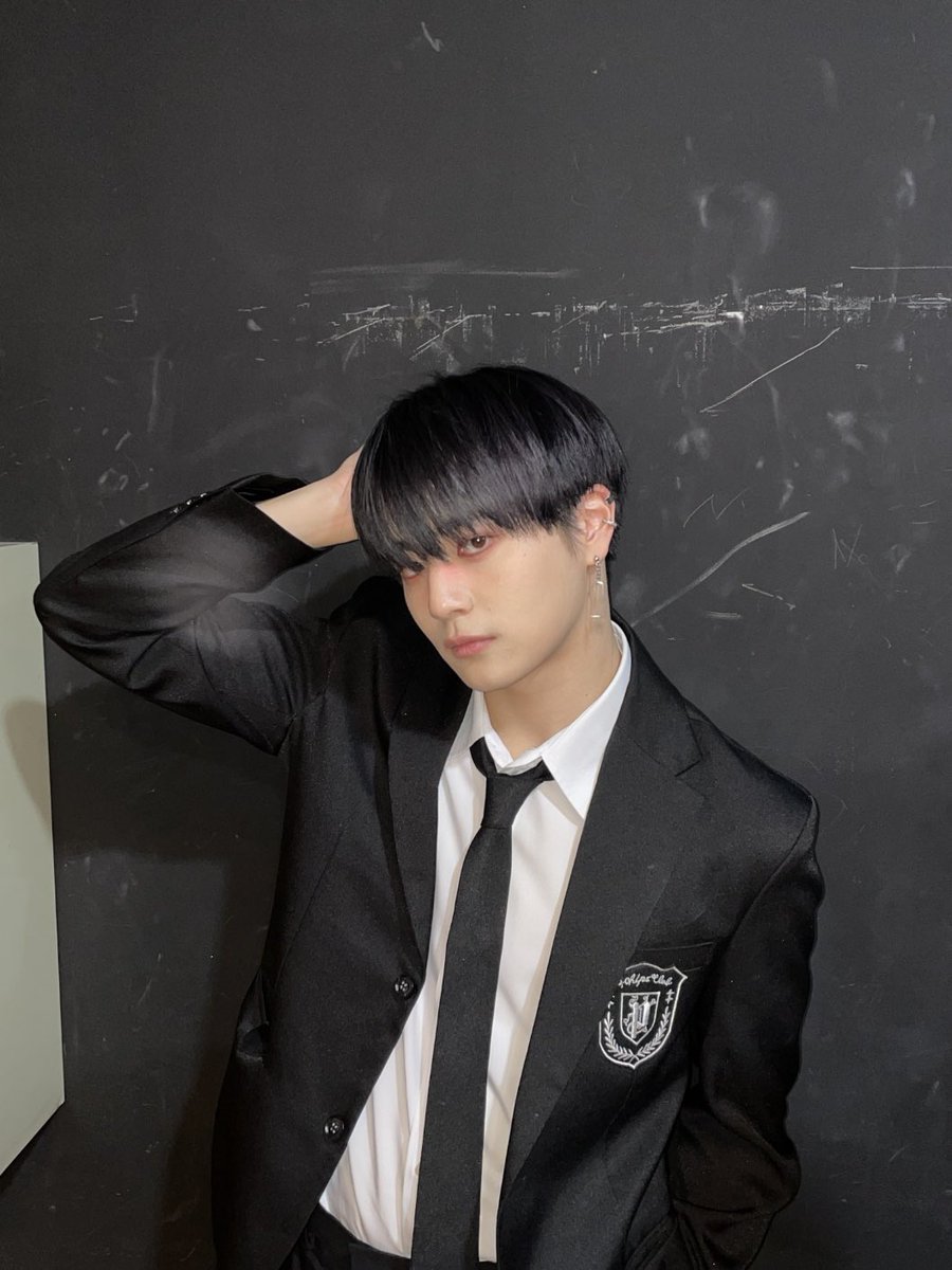 [#홍성민] 

수트 착장 

#FANTASYBOYS #판타지보이즈
#HONGSUNGMIN