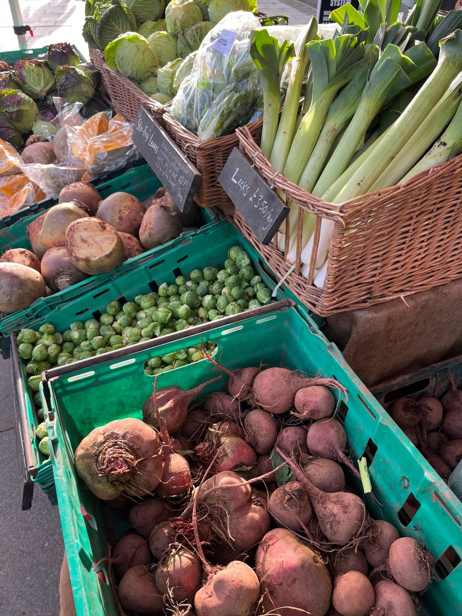 Start your Thursday right at Exeter Farmers Market!☀️ Discover a fantastic selection of fresh, seasonal produce, artisan treats &amp; more from your local producers. Find us at the top of South St &amp; Fore St from 9am to 1pm.
See you tomorrow!
#localproduce #buylocaleatlocal #shopsmall