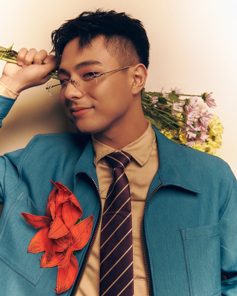 bgyo_ph's tweet photo. #BGYO | #ABSCBNBall2025 PHOTO SERIES
🧸 @BGYO_JL 

Flowers for you. And this divine love? It’s all for you 😍

Keep streaming the ‘BGYO’ EP here:
🔗 https://t.co/4le7lNQUIv

#BrighterTogether https://t.co/pGg9pU8VSV