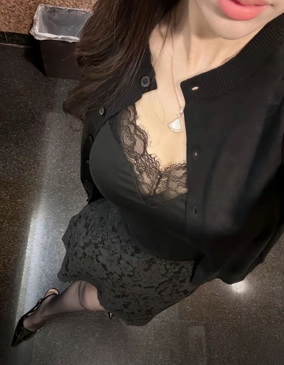 已婚人妻的发骚穿搭，诱惑一下小哥哥们
#南京 #母狗 https://t.co/XoFqy0BBzL