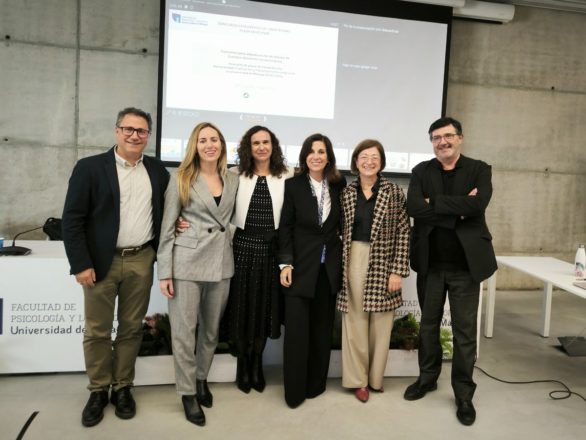 Applied Positive Lab. University of Málaga. (@lab_positive) on Twitter photo Muy orgullos@s del logro profesional que ha logrado nuestra querida Catedrática <a href="/Reypenalourdes/">Lourdes Rey Peña</a> !! Enhorabuena, estamos muy orgullos@s y felices por ti, una gran profesional, persona y líder de este equipo positivo!! 🎉💝🥰🎊 Muy orgullos@s del logro profesional que ha logrado nuestra querida Catedrática <a href="/Reypenalourdes/">Lourdes Rey Peña</a> !! Enhorabuena, estamos muy orgullos@s y felices por ti, una gran profesional, persona y líder de este equipo positivo!! 🎉💝🥰🎊