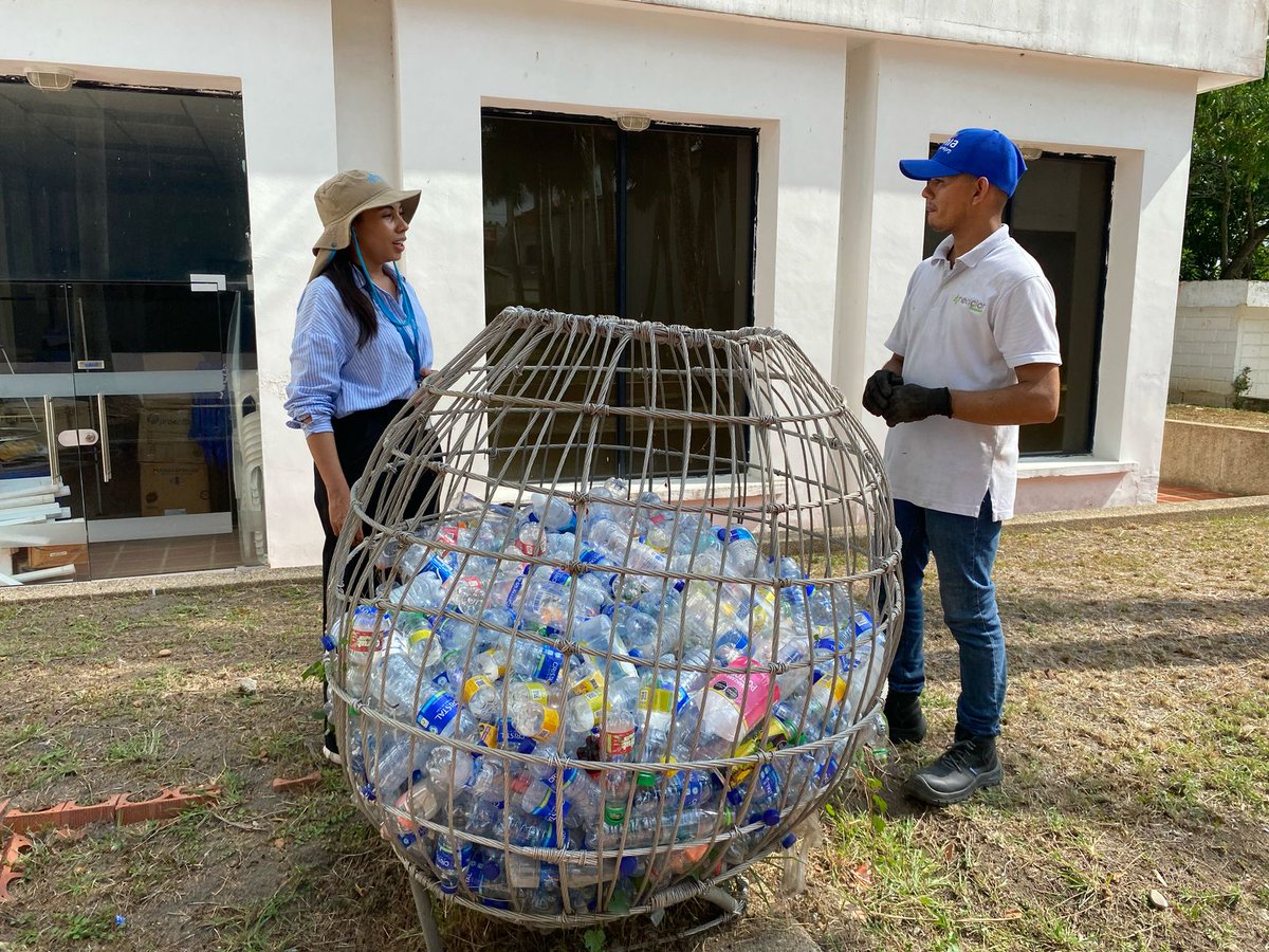 DiaSincelejo's tweet photo. Afinia ha entregado cerca 4.3 toneladas de residuos a la Asociación de Recicladores de Oficio de Sincelejo

La alianza Areciclar y Afinia cuenta con tres años de funcionamiento.
Se genera un impacto social positivo al beneficiar a las más de 30 familias 
@AfiniaGrupoEPM https://t.co/bE5FrakjK3