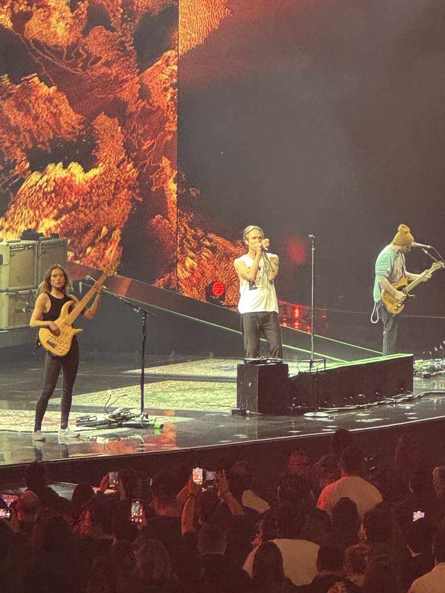 negraNotrock's tweet photo. @IncubusBand 
2 fechas de lo que va el 2025
Movistar y festival de viña 🫰🏼💜🫰🏼 https://t.co/z2AWzBjtBq
