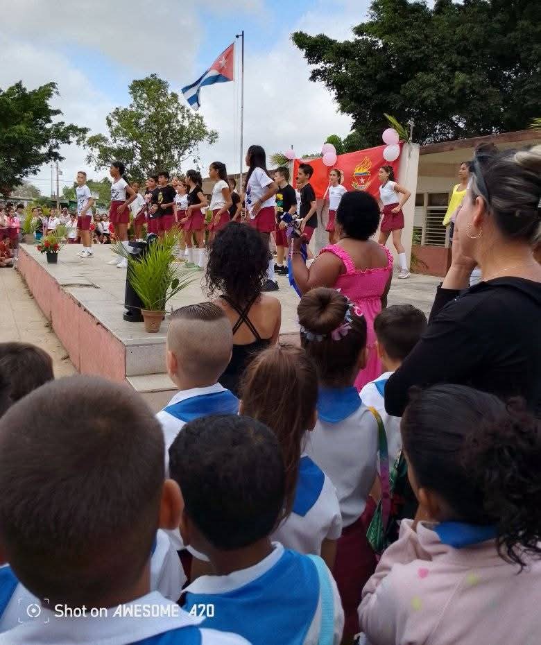 FctGallardo's tweet photo. Los Centros Universitarios Municipales de la @UNICACu Celebran junto a los pioneros de #Ciego el #64Aniversario de la creación de la OPJM y el #63UJC @AAB_Cuba @CubaMES @WalterBG_MES @AlfreMene37409 @JHGcasanova @CAvilaRadio10 @CutinoMiladys @FidelSanso1 https://t.co/dDWwvCYss4