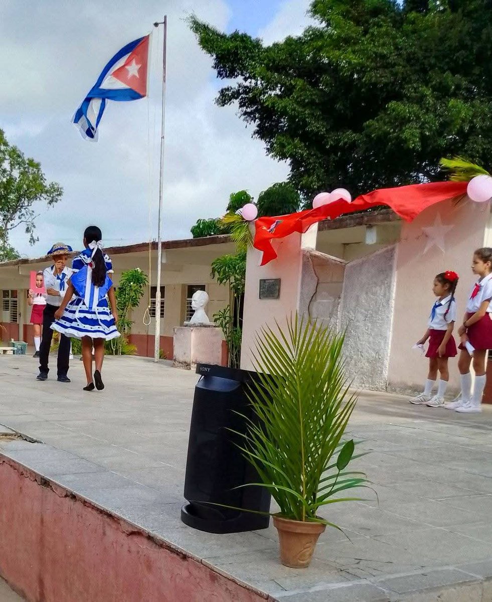 FctGallardo's tweet photo. Los Centros Universitarios Municipales de la @UNICACu Celebran junto a los pioneros de #Ciego el #64Aniversario de la creación de la OPJM y el #63UJC @AAB_Cuba @CubaMES @WalterBG_MES @AlfreMene37409 @JHGcasanova @CAvilaRadio10 @CutinoMiladys @FidelSanso1 https://t.co/dDWwvCYss4
