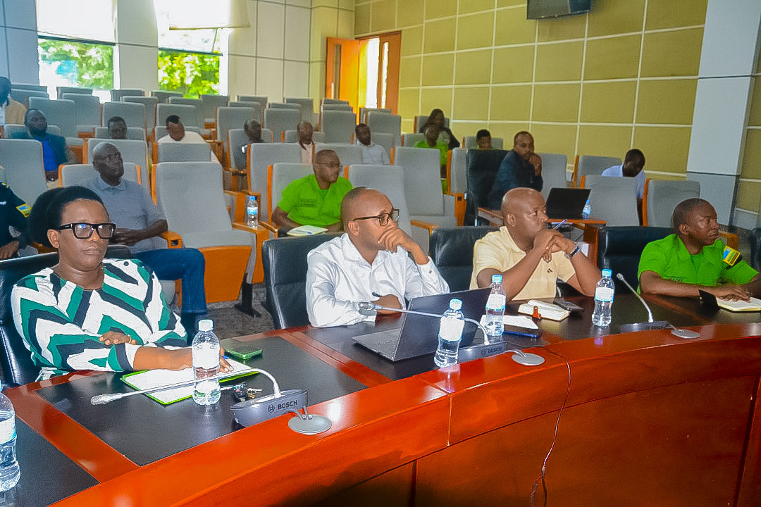 Abagize Urwego Nshingwabikorwa rw'Akarere ka #Nyarugenge bagiranye inama n'Inzego zinyuranye mu karere bagaruka ku bikurikira: 
 ➡️ Guhabwa Ikiganiro ku cyaha cy’Ingengabitekerezo 
          ya Jenoside n’ibindi byaha bigishamikiyeho
➡️ Uko Umutekano wifashe mu karere n'ibindi